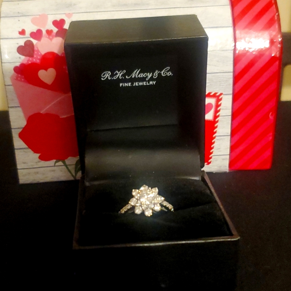 14 kt 1 1/2 cttw Diamond Flower Engagement Ring - Picture 5 of 6